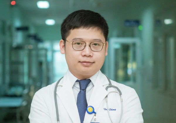 Bác sĩ Chuyên khoa II Lê Minh Dũng - PGĐ Bệnh viện; Trưởng khoa Hồi sức tích cực - chống độc