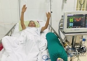 ĐIỀU TRỊ THÀNH CÔNG BỆNH NHÂN BỊ UỐN VÁN NGUY KỊCH